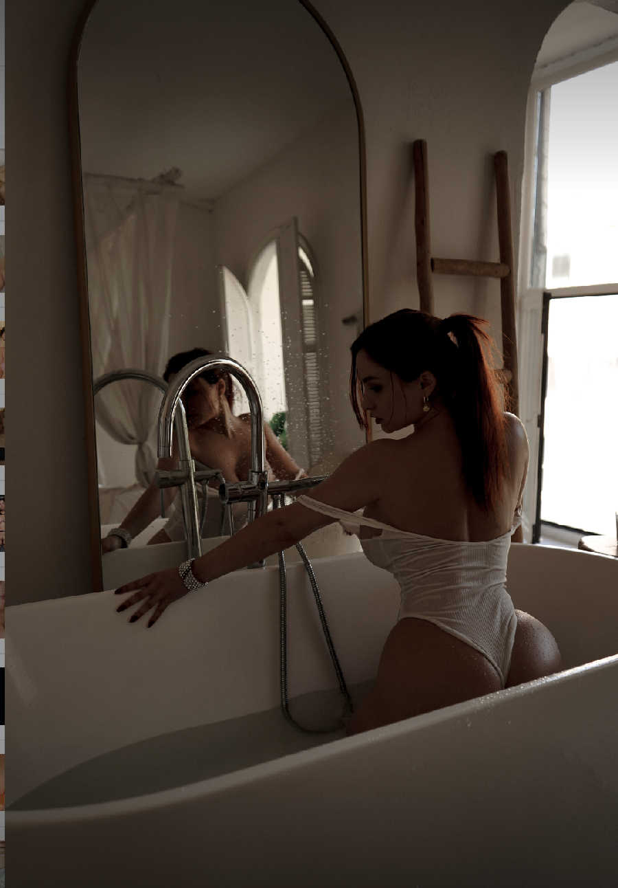 A playful frame from Miranda Faith nude — online in Bandung