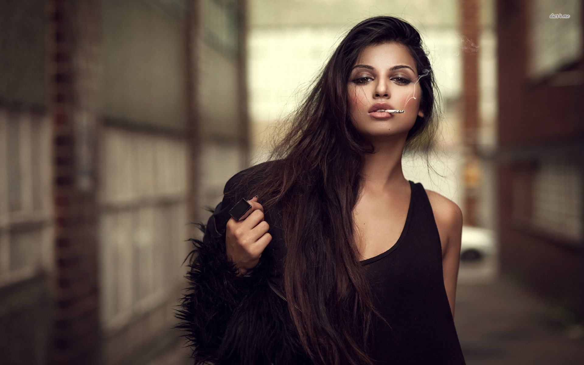 A playful frame from Sassy girls — online in Bandung