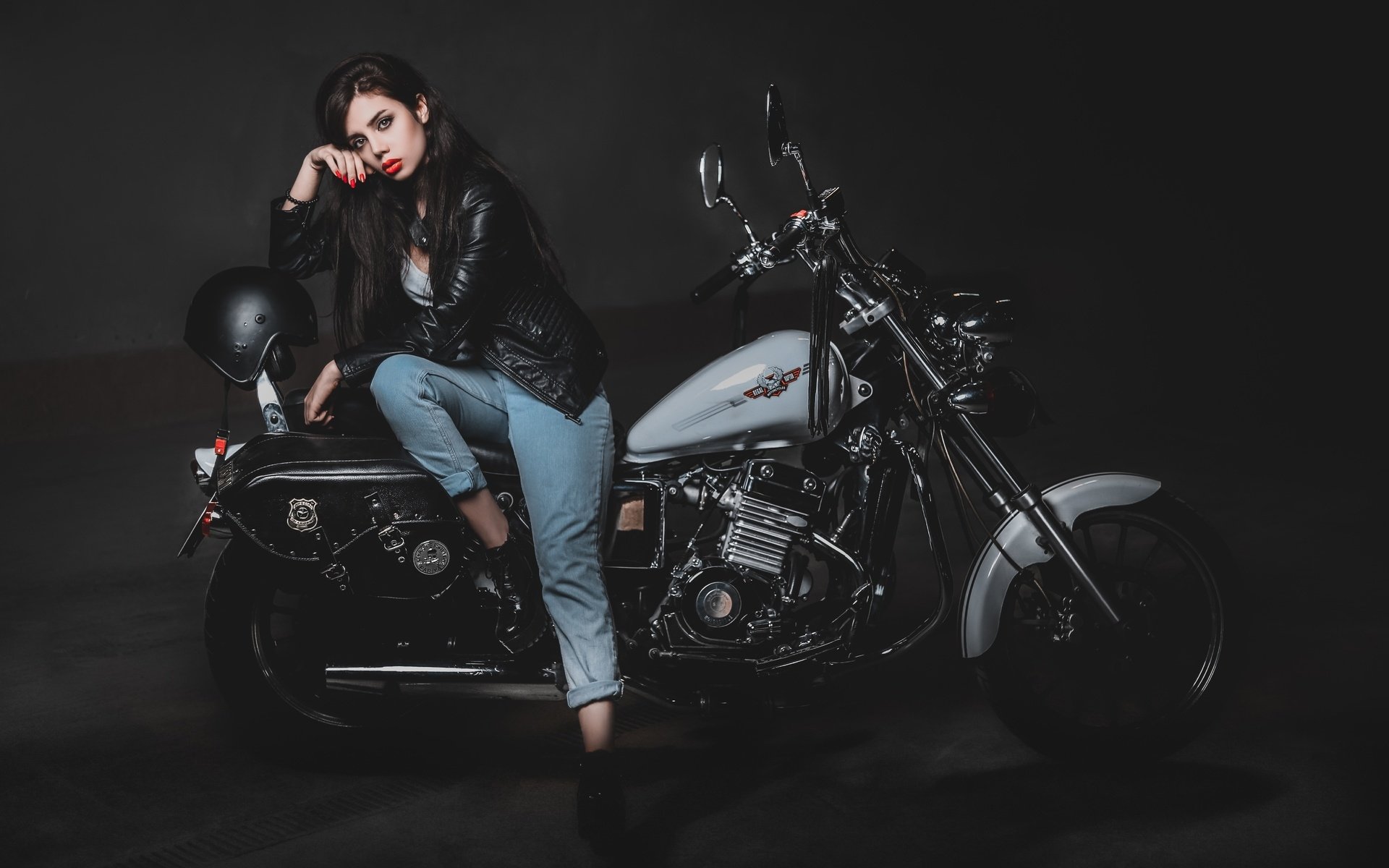 Biker girls: style and drive brings the glow — live moments in Bandung