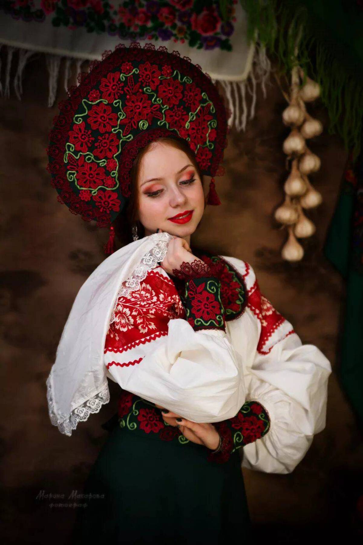 Take a pause and enjoy Women in Slavic costumes — streaming from Bandung