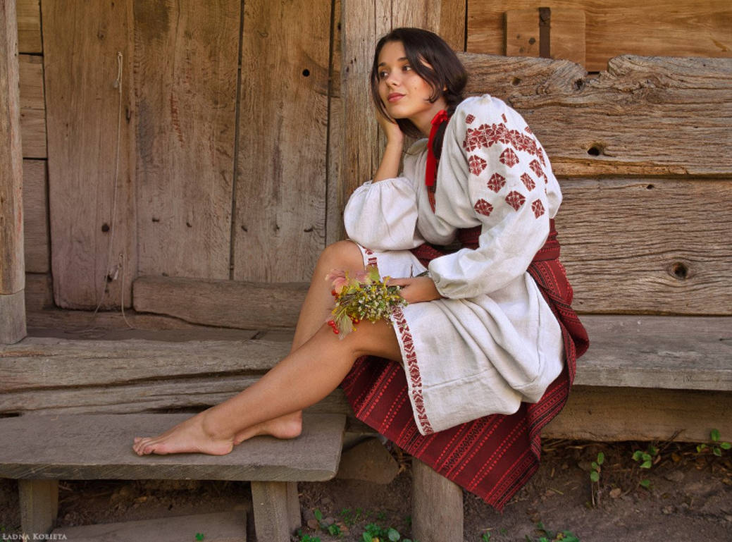 Fresh photos, fresh mood — Women in Slavic costumes online in Bandung