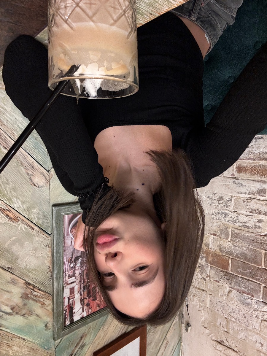 Fresh photos, fresh mood — Tina online in Bandung